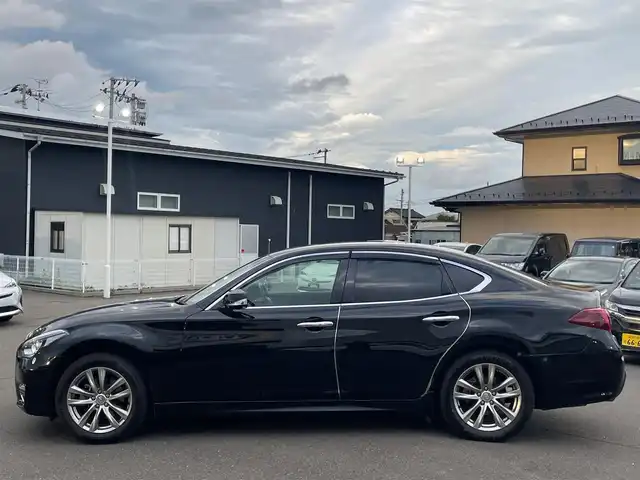 日産 フーガ 250GT Aパッケージ 宮城県 2016(平28)年 10.6万km スーパーブラック (株)IDOMが運営する【じしゃロン仙台店】の自社ローン専用車両になりますこちらは現金またはオートローンご利用時の価格です。自社ローンご希望の方は別途その旨お申付け下さい/ハーフレザーシート/パワーシート/HDDナビ/フルセグ/Bluetooth/アラウンドビューモニター/クルコン/ビルトインETC/クリアランスソナー/LEDヘッドライト