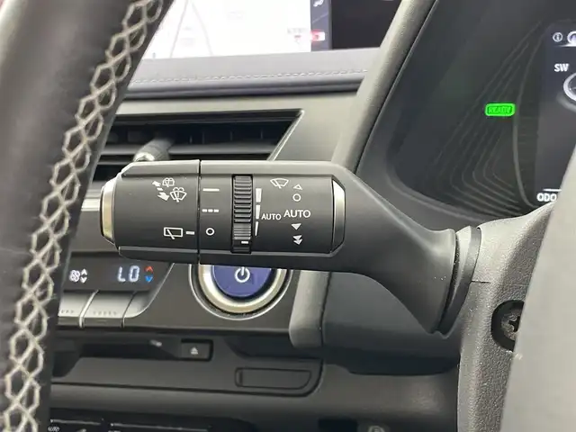 レクサス ＵＸ 250h アーバンエレガンス 埼玉県 2021(令3)年 2.8万km グラファイトブラックガラスフレーク 純正ナビ/フルセグ/サンルーフ/ガラスルーフ/プリクラッシュセーフティ/全方位カメラ/バックカメラ/コーナーセンサー/ETC2.0/ブラインドスポットモニター/電動リアゲート/LEDヘッドライト/レーダークルーズコントロール/パワーシート/パドルシフト/スマートキー/シートヒーター/純正アルミ/純正オーディオ/ウィンカーミラー/電動格納ミラー/プッシュスタート