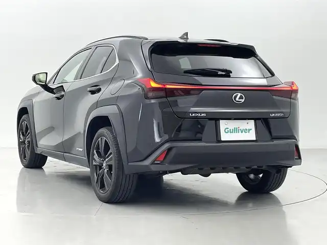 レクサス ＵＸ 250h アーバンエレガンス 熊本県 2021(令3)年 2.8万km グラファイトブラックガラスフレーク サンルーフ/純正ナビ（ApplCarPlay・AndroidAuto・CD・DVD・フルセグ・BT・USB）/パノラミックビュモニター/前後コーナーセンサー/ビルトインETC2.0/レクサスセーフティーシステム/・プリクラッシュセーフティ/・レーンキープアシスト/・ロードサインアシスト/・アダブティブクルーズコントロール/・オートハイビーム/・ブラインドスポットモニター/・リアクロストラフィックアラート/・駐車時支援パーキングサポートシステム/横滑り防止/パワーバックドア/前席シートヒーター/ステアリングヒーター/ヘッドアップディスプレイ/パドルシフト/電動パーキング/ブレーキホールド/レザーシート/純正フロアマット/純正１８インチAW/オートライト/LEDヘッドライト/フォグランプ/スマートキー/プッシュスタート