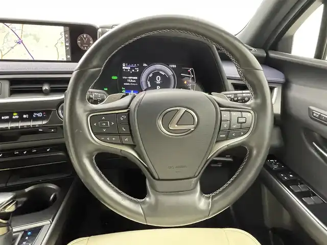 レクサス ＵＸ 250h アーバンエレガンス 熊本県 2021(令3)年 2.8万km グラファイトブラックガラスフレーク サンルーフ/純正ナビ（ApplCarPlay・AndroidAuto・CD・DVD・フルセグ・BT・USB）/パノラミックビュモニター/前後コーナーセンサー/ビルトインETC2.0/レクサスセーフティーシステム/・プリクラッシュセーフティ/・レーンキープアシスト/・ロードサインアシスト/・アダブティブクルーズコントロール/・オートハイビーム/・ブラインドスポットモニター/・リアクロストラフィックアラート/・駐車時支援パーキングサポートシステム/横滑り防止/パワーバックドア/前席シートヒーター/ステアリングヒーター/ヘッドアップディスプレイ/パドルシフト/電動パーキング/ブレーキホールド/レザーシート/純正フロアマット/純正１８インチAW/オートライト/LEDヘッドライト/フォグランプ/スマートキー/プッシュスタート