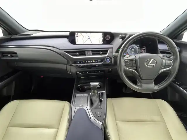 レクサス ＵＸ 250h アーバンエレガンス 熊本県 2021(令3)年 2.8万km グラファイトブラックガラスフレーク サンルーフ/純正ナビ（ApplCarPlay・AndroidAuto・CD・DVD・フルセグ・BT・USB）/パノラミックビュモニター/前後コーナーセンサー/ビルトインETC2.0/レクサスセーフティーシステム/・プリクラッシュセーフティ/・レーンキープアシスト/・ロードサインアシスト/・アダブティブクルーズコントロール/・オートハイビーム/・ブラインドスポットモニター/・リアクロストラフィックアラート/・駐車時支援パーキングサポートシステム/横滑り防止/パワーバックドア/前席シートヒーター/ステアリングヒーター/ヘッドアップディスプレイ/パドルシフト/電動パーキング/ブレーキホールド/レザーシート/純正フロアマット/純正１８インチAW/オートライト/LEDヘッドライト/フォグランプ/スマートキー/プッシュスタート