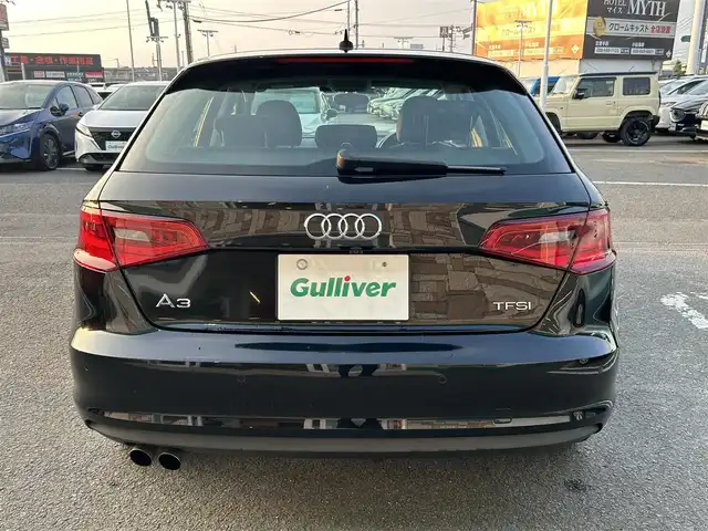 アウディ Ａ３ スポーツバック 1．4 TFSI 徳島県 2015(平27)年 6.7万km 黒 純正ナビ/（BT/CD/SD/フルセグＴＶ）/バックカメラ/ビルトインETC/電動パーキングブレーキ/パドルシフト/革巻きステアリング/ステアリングスイッチ/プッシュスタート/スマートキー/スペアキー1本/キセノンヘッドライト/前後コーナーセンサー/純正16インチアルミホイール/取扱説明書/保証書有り