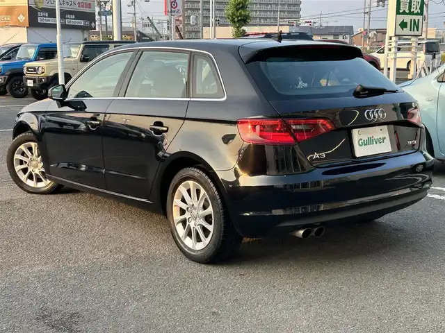 アウディ Ａ３ スポーツバック 1．4 TFSI 徳島県 2015(平27)年 6.7万km 黒 純正ナビ/（BT/CD/SD/フルセグＴＶ）/バックカメラ/ビルトインETC/電動パーキングブレーキ/パドルシフト/革巻きステアリング/ステアリングスイッチ/プッシュスタート/スマートキー/スペアキー1本/キセノンヘッドライト/前後コーナーセンサー/純正16インチアルミホイール/取扱説明書/保証書有り