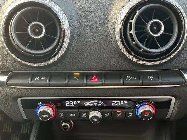 アウディ Ａ３ スポーツバック 1．4 TFSI 徳島県 2015(平27)年 6.7万km 黒 純正ナビ/（BT/CD/SD/フルセグＴＶ）/バックカメラ/ビルトインETC/電動パーキングブレーキ/パドルシフト/革巻きステアリング/ステアリングスイッチ/プッシュスタート/スマートキー/スペアキー1本/キセノンヘッドライト/前後コーナーセンサー/純正16インチアルミホイール/取扱説明書/保証書有り