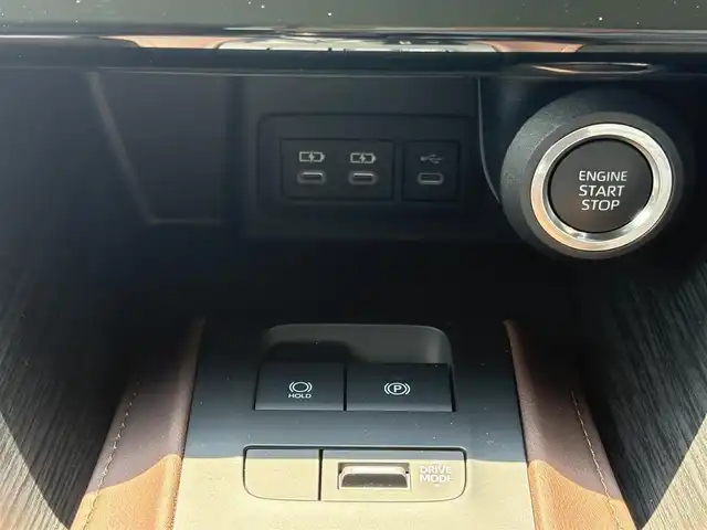 トヨタ ハリアー Z レザーパッケージ 三重県 2024(令6)年 0.6万km プラチナホワイトパールマイカ ♪♪ワンオーナー ♪♪/走行距離5107キロ/車検令和９年６月まで/トヨタセーフティーセンス/純正ナビ/　・フルセグ/　・Bluetooth/　・USB/JBLサウンド/デジタルインナーミラー/ブラックレザーシート/シートベンチレーション/D/N席パワーシート/パワーバックドア/LEDヘッドライト/LEDフォグライト/スマートキーx2/プッシュスタート/純正フロアマット/クリアランスソナー/ビルトインETC2.0