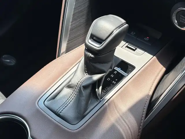 トヨタ ハリアー Z レザーパッケージ 三重県 2024(令6)年 0.6万km プラチナホワイトパールマイカ ♪♪ワンオーナー ♪♪/走行距離5107キロ/車検令和９年６月まで/トヨタセーフティーセンス/純正ナビ/　・フルセグ/　・Bluetooth/　・USB/JBLサウンド/デジタルインナーミラー/ブラックレザーシート/シートベンチレーション/D/N席パワーシート/パワーバックドア/LEDヘッドライト/LEDフォグライト/スマートキーx2/プッシュスタート/純正フロアマット/クリアランスソナー/ビルトインETC2.0