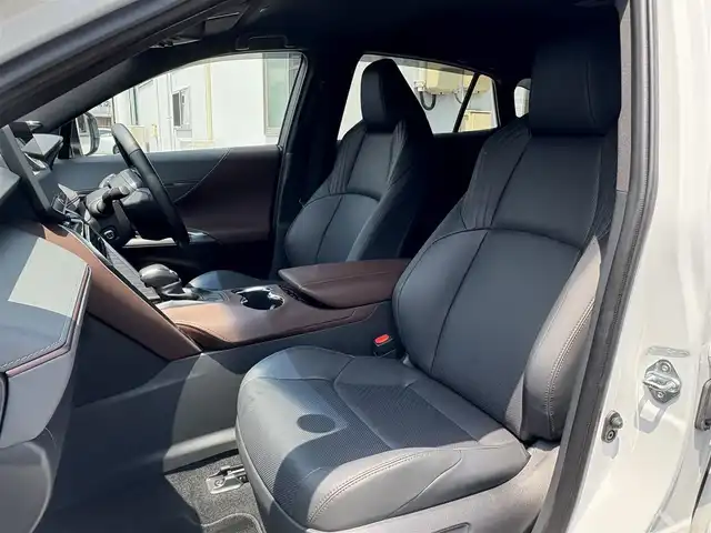トヨタ ハリアー Z レザーパッケージ 三重県 2024(令6)年 0.6万km プラチナホワイトパールマイカ ♪♪ワンオーナー ♪♪/走行距離5107キロ/車検令和９年６月まで/トヨタセーフティーセンス/純正ナビ/　・フルセグ/　・Bluetooth/　・USB/JBLサウンド/デジタルインナーミラー/ブラックレザーシート/シートベンチレーション/D/N席パワーシート/パワーバックドア/LEDヘッドライト/LEDフォグライト/スマートキーx2/プッシュスタート/純正フロアマット/クリアランスソナー/ビルトインETC2.0
