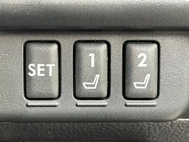 スバル レヴォーグ 1．6GT アイサイト 滋賀県 2015(平27)年 14.3万km クリスタルホワイトP 純正SDナビ/・AM/FM/・CD/DVD/・SD/USB/・Bluetooth/・フルセグTV/バックカメラ/ステアリングスイッチ/革巻きステアリング/パドルシフト/ETC/ミラー一体型前後ドラレコ/前席パワーシート/前席シートヒーター/運転席メモリーシート/オートマチックヘッドライト/LEDヘッドライト/フォグランプ/衝突軽減ブレーキ/レーンキープアシスト/先行車発進告知/アダプティブクルーズコントロール/電動格納ミラー/社外17インチアルミホイール/スマートキー×2