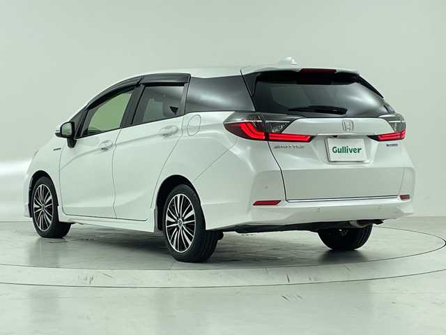 ホンダ シャトル ハイブリッド X ホンダセンシング 大阪府 2019(令1)年 5.3万km プラチナホワイトパール ホンダセンシング/　・衝突軽減ブレーキ/　・誤発進抑制機能/　・先行車発進お知らせ機能/　・標識認識機能/　・路外逸脱抑制機能/　・アダプティブ・クルーズ・コントロール/　・車線維持支援システム/　・オートマチックハイビーム/純正ナビ/　（Bluetooth/CD）/バックカメラ/シートヒーター/LEDヘッドライト/フォグランプ/オートライト/社外16インチアルミホイール/コーナーセンサー/スマートキー/ETC