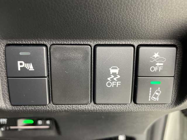 ホンダ シャトル ハイブリッド X ホンダセンシング 大阪府 2019(令1)年 5.3万km プラチナホワイトパール ホンダセンシング/　・衝突軽減ブレーキ/　・誤発進抑制機能/　・先行車発進お知らせ機能/　・標識認識機能/　・路外逸脱抑制機能/　・アダプティブ・クルーズ・コントロール/　・車線維持支援システム/　・オートマチックハイビーム/純正ナビ/　（Bluetooth/CD）/バックカメラ/シートヒーター/LEDヘッドライト/フォグランプ/オートライト/社外16インチアルミホイール/コーナーセンサー/スマートキー/ETC