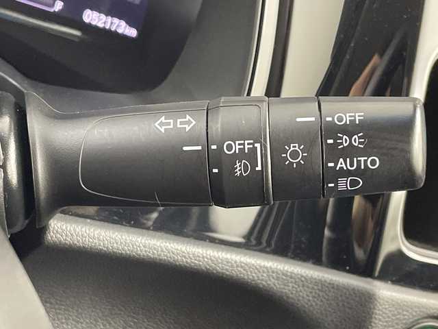 ホンダ シャトル ハイブリッド X ホンダセンシング 大阪府 2019(令1)年 5.3万km プラチナホワイトパール ホンダセンシング/　・衝突軽減ブレーキ/　・誤発進抑制機能/　・先行車発進お知らせ機能/　・標識認識機能/　・路外逸脱抑制機能/　・アダプティブ・クルーズ・コントロール/　・車線維持支援システム/　・オートマチックハイビーム/純正ナビ/　（Bluetooth/CD）/バックカメラ/シートヒーター/LEDヘッドライト/フォグランプ/オートライト/社外16インチアルミホイール/コーナーセンサー/スマートキー/ETC