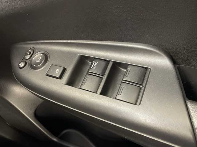 ホンダ シャトル ハイブリッド X ホンダセンシング 大阪府 2019(令1)年 5.3万km プラチナホワイトパール ホンダセンシング/　・衝突軽減ブレーキ/　・誤発進抑制機能/　・先行車発進お知らせ機能/　・標識認識機能/　・路外逸脱抑制機能/　・アダプティブ・クルーズ・コントロール/　・車線維持支援システム/　・オートマチックハイビーム/純正ナビ/　（Bluetooth/CD）/バックカメラ/シートヒーター/LEDヘッドライト/フォグランプ/オートライト/社外16インチアルミホイール/コーナーセンサー/スマートキー/ETC