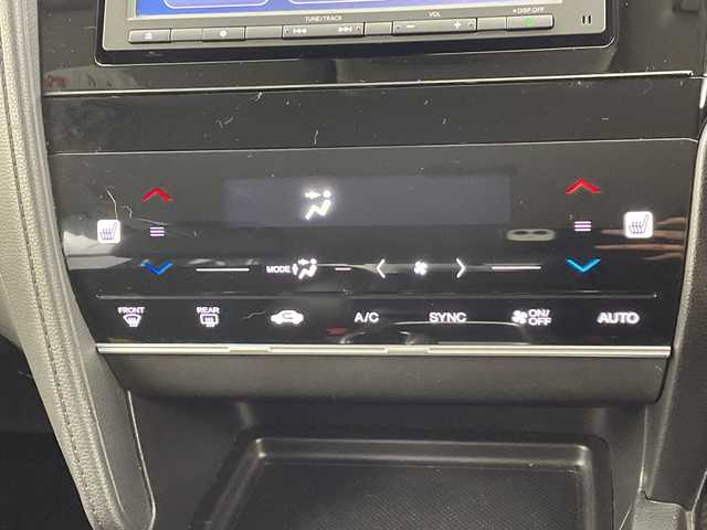 ホンダ シャトル ハイブリッド X ホンダセンシング 大阪府 2019(令1)年 5.3万km プラチナホワイトパール ホンダセンシング/　・衝突軽減ブレーキ/　・誤発進抑制機能/　・先行車発進お知らせ機能/　・標識認識機能/　・路外逸脱抑制機能/　・アダプティブ・クルーズ・コントロール/　・車線維持支援システム/　・オートマチックハイビーム/純正ナビ/　（Bluetooth/CD）/バックカメラ/シートヒーター/LEDヘッドライト/フォグランプ/オートライト/社外16インチアルミホイール/コーナーセンサー/スマートキー/ETC