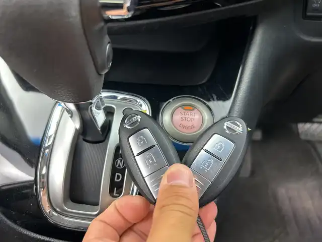 日産 セレナ ハイウェイスター Sハイブリッド 三重県 2015(平27)年 5.9万km ブリリアントシルバー /禁煙車//純正ナビ//衝突軽減//クルーズコントロール//車線逸脱警報//前方ドライブレコーダー//ETC//横滑り防止装置//革巻きステアリング//アイドリングストップ//純正フロアマット//スマートキー//プッシュスタート
