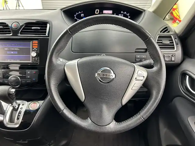 日産 セレナ ハイウェイスター Sハイブリッド 三重県 2015(平27)年 5.9万km ブリリアントシルバー /禁煙車//純正ナビ//衝突軽減//クルーズコントロール//車線逸脱警報//前方ドライブレコーダー//ETC//横滑り防止装置//革巻きステアリング//アイドリングストップ//純正フロアマット//スマートキー//プッシュスタート