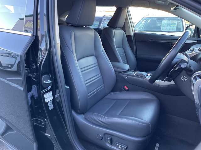 レクサス ＮＸ 300h Iパッケージ 長野県 2018(平30)年 5万km グラファイトブラックガラスフレーク 禁煙車/黒革シート/純正ナビ/フルセグTV/バックカメラ/全周囲カメラ/ステアリングスイッチ/純正１７インチアルミホイール/ブラインドスポットモニタリング/パーキングサポートブレーキ/オートマチックハイビーム/レーンキープアシスト/アイドリングストップ/前席シートヒーター/前席パワーシート/ビルトインETC/オートライト/パドルシフト/ハンドルヒーター/メモリーシート/ドラレコ