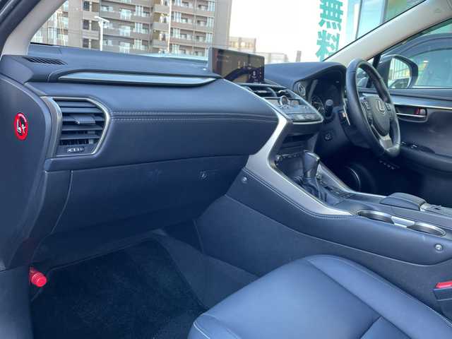 レクサス ＮＸ 300h Iパッケージ 長野県 2018(平30)年 5万km グラファイトブラックガラスフレーク 禁煙車/黒革シート/純正ナビ/フルセグTV/バックカメラ/全周囲カメラ/ステアリングスイッチ/純正１７インチアルミホイール/ブラインドスポットモニタリング/パーキングサポートブレーキ/オートマチックハイビーム/レーンキープアシスト/アイドリングストップ/前席シートヒーター/前席パワーシート/ビルトインETC/オートライト/パドルシフト/ハンドルヒーター/メモリーシート/ドラレコ