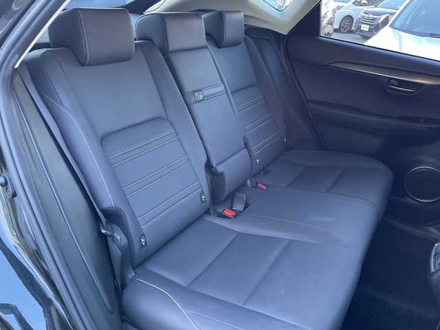 レクサス ＮＸ 300h Iパッケージ 長野県 2018(平30)年 5万km グラファイトブラックガラスフレーク 禁煙車/黒革シート/純正ナビ/フルセグTV/バックカメラ/全周囲カメラ/ステアリングスイッチ/純正１７インチアルミホイール/ブラインドスポットモニタリング/パーキングサポートブレーキ/オートマチックハイビーム/レーンキープアシスト/アイドリングストップ/前席シートヒーター/前席パワーシート/ビルトインETC/オートライト/パドルシフト/ハンドルヒーター/メモリーシート/ドラレコ