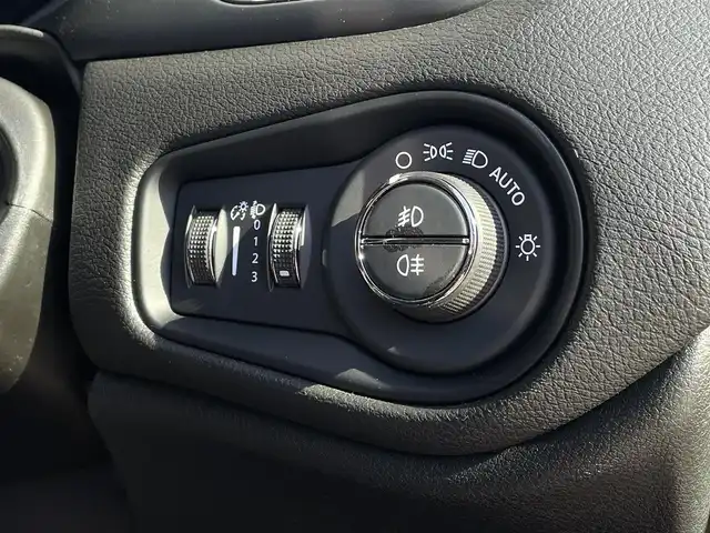 クライスラー・ジープ ジープ レネゲード リミテッド 4xe 長野県 2022(令4)年 3.9万km 黒 黒革シート/ パワーシート / シートヒーター / ACC (アダプティブクルーズコントロール)/ BSM（ブラインドスポットモニター）/ LKA（レーンキープアシスト）/ AppleCarPlay / 純正ナビ / バックカメラ / ヒーテッドステアリング / パークセンサー / LEDヘッドライト / ETC2.0 / USB / 充電ケーブル / 純正17インチAW / 前後ドラレコ