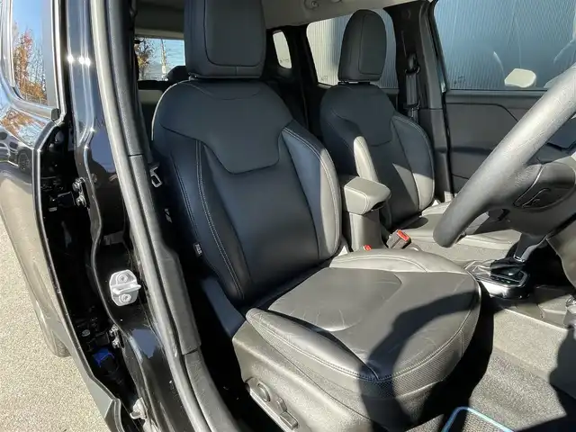 クライスラー・ジープ ジープ レネゲード リミテッド 4xe 長野県 2022(令4)年 3.9万km 黒 黒革シート/ パワーシート / シートヒーター / ACC (アダプティブクルーズコントロール)/ BSM（ブラインドスポットモニター）/ LKA（レーンキープアシスト）/ AppleCarPlay / 純正ナビ / バックカメラ / ヒーテッドステアリング / パークセンサー / LEDヘッドライト / ETC2.0 / USB / 充電ケーブル / 純正17インチAW / 前後ドラレコ
