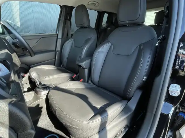 クライスラー・ジープ ジープ レネゲード リミテッド 4xe 長野県 2022(令4)年 3.9万km 黒 黒革シート/ パワーシート / シートヒーター / ACC (アダプティブクルーズコントロール)/ BSM（ブラインドスポットモニター）/ LKA（レーンキープアシスト）/ AppleCarPlay / 純正ナビ / バックカメラ / ヒーテッドステアリング / パークセンサー / LEDヘッドライト / ETC2.0 / USB / 充電ケーブル / 純正17インチAW / 前後ドラレコ