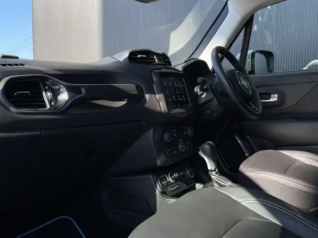 クライスラー・ジープ ジープ レネゲード リミテッド 4xe 長野県 2022(令4)年 3.9万km 黒 黒革シート/ パワーシート / シートヒーター / ACC (アダプティブクルーズコントロール)/ BSM（ブラインドスポットモニター）/ LKA（レーンキープアシスト）/ AppleCarPlay / 純正ナビ / バックカメラ / ヒーテッドステアリング / パークセンサー / LEDヘッドライト / ETC2.0 / USB / 充電ケーブル / 純正17インチAW / 前後ドラレコ