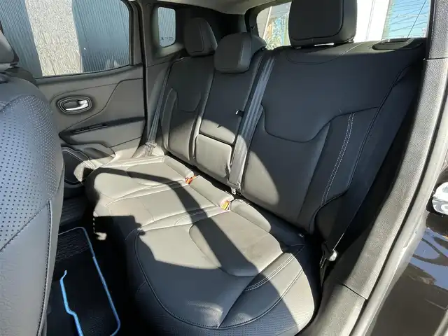 クライスラー・ジープ ジープ レネゲード リミテッド 4xe 長野県 2022(令4)年 3.9万km 黒 黒革シート/ パワーシート / シートヒーター / ACC (アダプティブクルーズコントロール)/ BSM（ブラインドスポットモニター）/ LKA（レーンキープアシスト）/ AppleCarPlay / 純正ナビ / バックカメラ / ヒーテッドステアリング / パークセンサー / LEDヘッドライト / ETC2.0 / USB / 充電ケーブル / 純正17インチAW / 前後ドラレコ