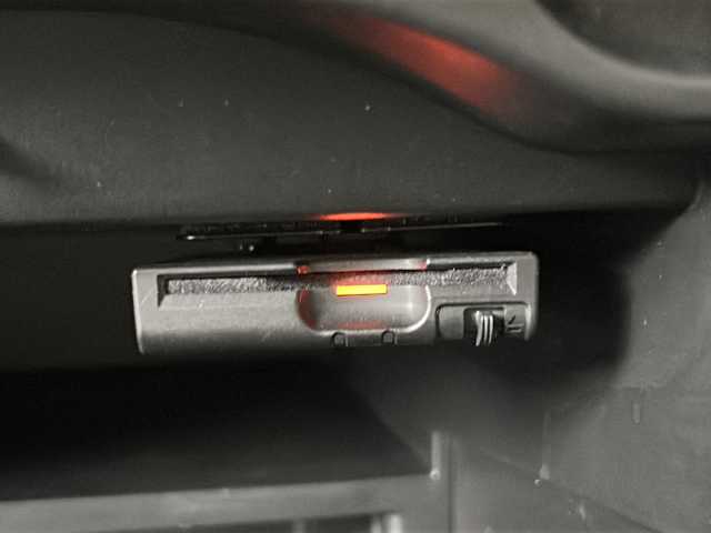 日産 ノート メダリスト エマージェンシーB 鳥取県 2014(平26)年 8.9万km スーパーブラック スマートキー/ハーフレザーシート/プリクラッシュセーフティ/レーンデパーチャー/ドライブレコーダー/純正メモリナビ/ワンセグ・Bluetooth/バックカメラ/オートエアコン/オートライト/LEDヘッドライト/革巻ステアリング/フォグライト/社外AWスタットレス４本積込/ETCユニット/保証書・取説