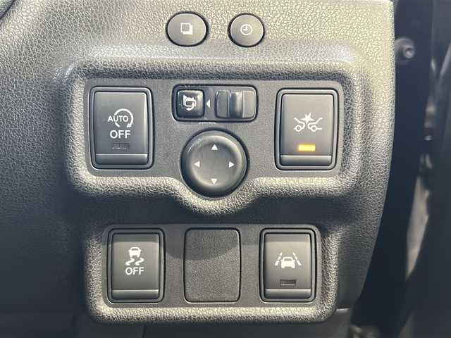 日産 ノート メダリスト エマージェンシーB 鳥取県 2014(平26)年 8.9万km スーパーブラック スマートキー/ハーフレザーシート/プリクラッシュセーフティ/レーンデパーチャー/ドライブレコーダー/純正メモリナビ/ワンセグ・Bluetooth/バックカメラ/オートエアコン/オートライト/LEDヘッドライト/革巻ステアリング/フォグライト/社外AWスタットレス４本積込/ETCユニット/保証書・取説