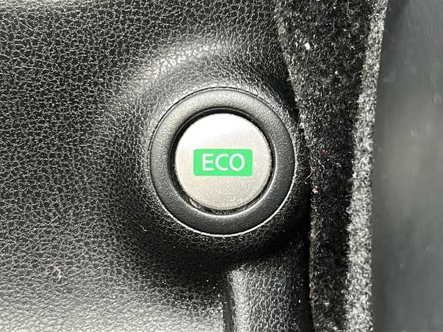 日産 ノート メダリスト エマージェンシーB 鳥取県 2014(平26)年 8.9万km スーパーブラック スマートキー/ハーフレザーシート/プリクラッシュセーフティ/レーンデパーチャー/ドライブレコーダー/純正メモリナビ/ワンセグ・Bluetooth/バックカメラ/オートエアコン/オートライト/LEDヘッドライト/革巻ステアリング/フォグライト/社外AWスタットレス４本積込/ETCユニット/保証書・取説