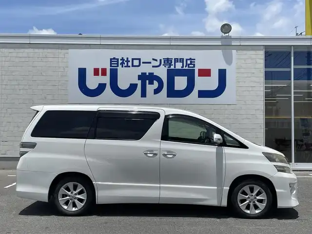 トヨタ ヴェルファイア 2．4Z 佐賀県 2012(平24)年 12.2万km ホワイトパールクリスタルシャイン （株）IDOMが運営する【じしゃロン佐賀店】の自社ローン専用車両になります。こちらは現金またはオートローンご利用時の価格です。自社ローンご希望の方は別途その旨お申し付けください。/HDDナビ/バックカメラ/Bluetooth/フルセグTV/ビルトインETC/フリップダウンモニター/両側パワースライドドア/HIDヘッドライト/オートライト/プッシュスタート