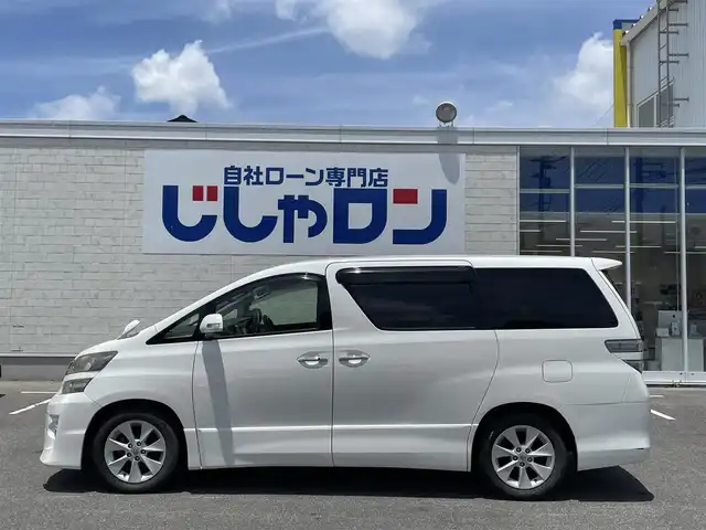 トヨタ ヴェルファイア 2．4Z 佐賀県 2012(平24)年 12.2万km ホワイトパールクリスタルシャイン （株）IDOMが運営する【じしゃロン佐賀店】の自社ローン専用車両になります。こちらは現金またはオートローンご利用時の価格です。自社ローンご希望の方は別途その旨お申し付けください。/HDDナビ/バックカメラ/Bluetooth/フルセグTV/ビルトインETC/フリップダウンモニター/両側パワースライドドア/HIDヘッドライト/オートライト/プッシュスタート