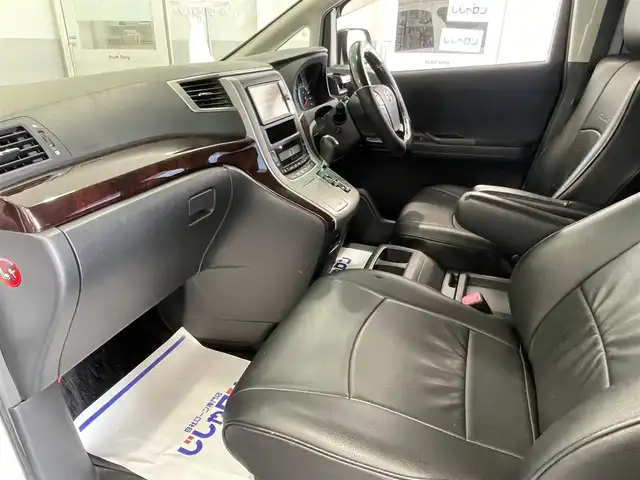 トヨタ ヴェルファイア 2．4Z 佐賀県 2012(平24)年 12.2万km ホワイトパールクリスタルシャイン （株）IDOMが運営する【じしゃロン佐賀店】の自社ローン専用車両になります。こちらは現金またはオートローンご利用時の価格です。自社ローンご希望の方は別途その旨お申し付けください。/HDDナビ/バックカメラ/Bluetooth/フルセグTV/ビルトインETC/フリップダウンモニター/両側パワースライドドア/HIDヘッドライト/オートライト/プッシュスタート