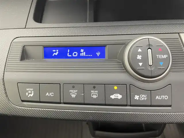ホンダ フリード G プレミアムエディション 富山県 2016(平28)年 3.1万km ホワイトオーキッドパール 純正ナビ（AM/FM/CD/DVD/BT）/フルセグTV/バックカメラ/フリップダウンモニター/両側パワースライドドア/ハーフレザーシート/クルーズコントロール/スマートキー×2/HIDヘッドライト/横滑り防止装置/純正フロアマット
