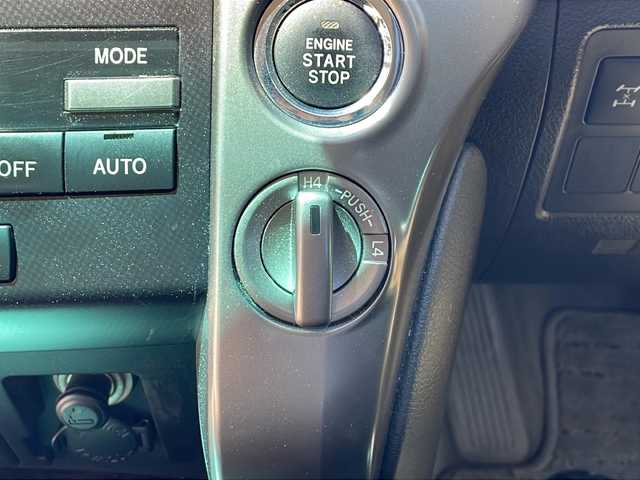 トヨタ ランドクルーザー AX 新潟県 2008(平20)年 8.6万km ホワイトパールクリスタルシャイン ４WD　/ディーラーOPナビ/〈AM／FM／DVD〉/フルセグTV/V8エンジン/LEDライト/プッシュスタート　/クルーズコントロール　/ウッドコンビハンドル　/ハーフレザーシート　/フォグランプ　/ETC　/純正アルミホイール積載/社外アルミホイール　/スペアキー