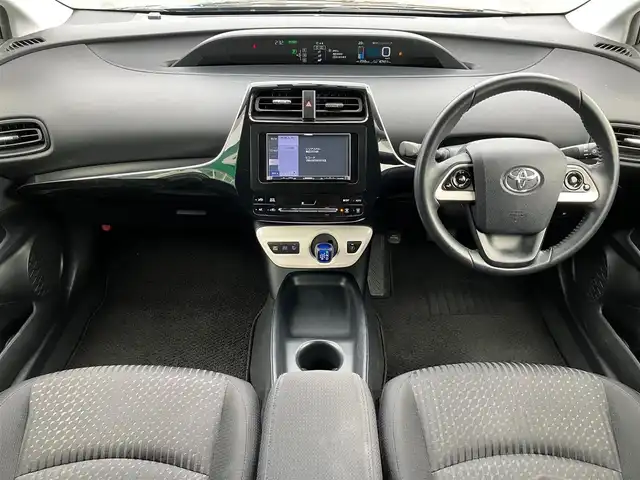 トヨタ プリウス S 静岡県 2018(平30)年 4.8万km アティチュードブラックマイカ エンジンスタートボタン/パワーステアリング/パワーウィンドウ/アイドリングストップ/スマートキー（スペアキー１本）/ETC/メモリナビ（ワンセグTV、CDチェンジャー）/バックカメラ/前後ドライブレコーダー/布系シート/純正アルミホイール/ABS/横滑り防止装置/盗難防止装置/オートライト/キセノンヘッドライト/W+サイドエアバック/カーテンエアバック/社外アルミホイール（スタッドレス）