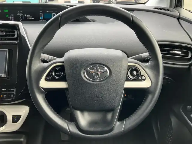 トヨタ プリウス S 静岡県 2018(平30)年 4.8万km アティチュードブラックマイカ エンジンスタートボタン/パワーステアリング/パワーウィンドウ/アイドリングストップ/スマートキー（スペアキー１本）/ETC/メモリナビ（ワンセグTV、CDチェンジャー）/バックカメラ/前後ドライブレコーダー/布系シート/純正アルミホイール/ABS/横滑り防止装置/盗難防止装置/オートライト/キセノンヘッドライト/W+サイドエアバック/カーテンエアバック/社外アルミホイール（スタッドレス）