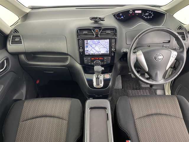 日産 セレナ HWS S HV Vセレ +Sefty 埼玉県 2015(平27)年 5.4万km ブリリアントホワイトパール 純正7型ナビ/（フルTV/AM/FM/CD/DVD/BT）/純正11型フリップモニター/クルーズコントロール/全方位カメラ/両側パワースライドドア/プッシュスタート/純正フロアマット/純正アルミホイール/パワーステアリング/パワーウィンドウ
