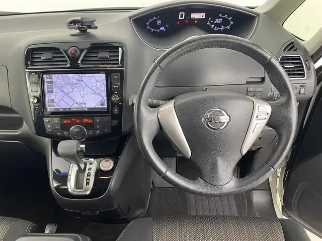 日産 セレナ HWS S HV Vセレ +Sefty 埼玉県 2015(平27)年 5.4万km ブリリアントホワイトパール 純正7型ナビ/（フルTV/AM/FM/CD/DVD/BT）/純正11型フリップモニター/クルーズコントロール/全方位カメラ/両側パワースライドドア/プッシュスタート/純正フロアマット/純正アルミホイール/パワーステアリング/パワーウィンドウ