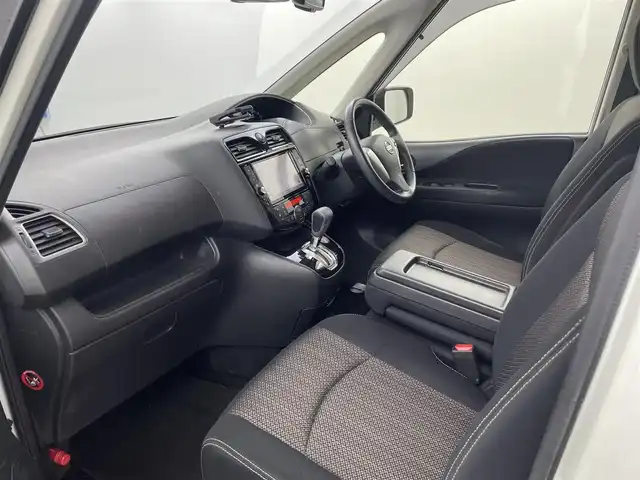 日産 セレナ HWS S HV Vセレ +Sefty 埼玉県 2015(平27)年 5.4万km ブリリアントホワイトパール 純正7型ナビ/（フルTV/AM/FM/CD/DVD/BT）/純正11型フリップモニター/クルーズコントロール/全方位カメラ/両側パワースライドドア/プッシュスタート/純正フロアマット/純正アルミホイール/パワーステアリング/パワーウィンドウ