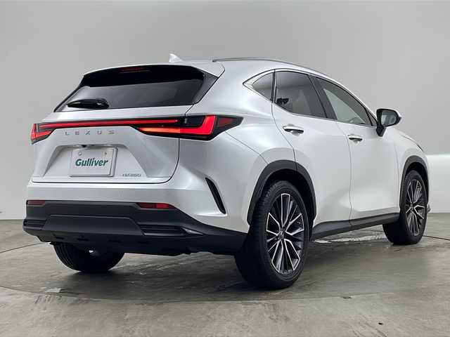 レクサス ＮＸ 250 バージョンL 兵庫県 2022(令4)年 2.5万km ソニッククォーツ ・ワンオーナー/・純正ナビ&TV&Bluetooth&USB&Miracast/・パノラマルーフ/・本革シート/・パノラミックビューモニター/・ビルトインETC2.0/・ドライブレコーダー/・LexusSafety＋/・プリクラッシュセーフティ/・フロントクロストラフィックアラート/・レーンチェンジアシスト/・アダプティブハイビームシステム/・レーダークルーズコントロール/・ロードサインアシスト/・発進遅れ告知機能/・ドライバー異常時対応システム/・プロアクティブドライビングアシスト/・ブラインドスポットモニター/・安心降車アシスト/・パーキングサポートブレーキ/・ハンズフリーパワーバックドア/・三眼フルLEDヘッドランプ/・ヘッドランプクリーナー/・リモートエアコン/・おくだけ充電/・TFT液晶式メーター/・カラーヘッドアップディスプレイ/・ステアリングヒーター/・本革シート/・レクサスクライメイトコンシェルジュ/・ナノイーX/・シートヒーター/・シートベンチレーション/・スマートキー/・アイドリングストップ