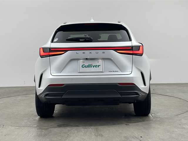 レクサス ＮＸ 250 バージョンL 兵庫県 2022(令4)年 2.5万km ソニッククォーツ ・ワンオーナー/・純正ナビ&TV&Bluetooth&USB&Miracast/・パノラマルーフ/・本革シート/・パノラミックビューモニター/・ビルトインETC2.0/・ドライブレコーダー/・LexusSafety＋/・プリクラッシュセーフティ/・フロントクロストラフィックアラート/・レーンチェンジアシスト/・アダプティブハイビームシステム/・レーダークルーズコントロール/・ロードサインアシスト/・発進遅れ告知機能/・ドライバー異常時対応システム/・プロアクティブドライビングアシスト/・ブラインドスポットモニター/・安心降車アシスト/・パーキングサポートブレーキ/・ハンズフリーパワーバックドア/・三眼フルLEDヘッドランプ/・ヘッドランプクリーナー/・リモートエアコン/・おくだけ充電/・TFT液晶式メーター/・カラーヘッドアップディスプレイ/・ステアリングヒーター/・本革シート/・レクサスクライメイトコンシェルジュ/・ナノイーX/・シートヒーター/・シートベンチレーション/・スマートキー/・アイドリングストップ