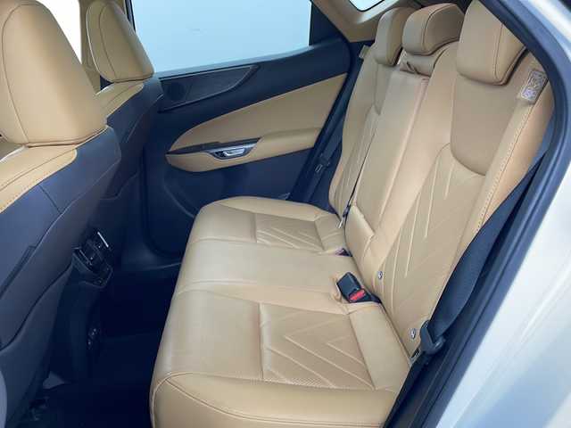 レクサス ＮＸ 250 バージョンL 兵庫県 2022(令4)年 2.5万km ソニッククォーツ ・ワンオーナー/・純正ナビ&TV&Bluetooth&USB&Miracast/・パノラマルーフ/・本革シート/・パノラミックビューモニター/・ビルトインETC2.0/・ドライブレコーダー/・LexusSafety＋/・プリクラッシュセーフティ/・フロントクロストラフィックアラート/・レーンチェンジアシスト/・アダプティブハイビームシステム/・レーダークルーズコントロール/・ロードサインアシスト/・発進遅れ告知機能/・ドライバー異常時対応システム/・プロアクティブドライビングアシスト/・ブラインドスポットモニター/・安心降車アシスト/・パーキングサポートブレーキ/・ハンズフリーパワーバックドア/・三眼フルLEDヘッドランプ/・ヘッドランプクリーナー/・リモートエアコン/・おくだけ充電/・TFT液晶式メーター/・カラーヘッドアップディスプレイ/・ステアリングヒーター/・本革シート/・レクサスクライメイトコンシェルジュ/・ナノイーX/・シートヒーター/・シートベンチレーション/・スマートキー/・アイドリングストップ