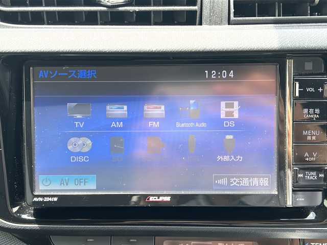 トヨタ アクア G ブラックソフトレザーセレ 岐阜県 2015(平27)年 3.4万km スーパーホワイトⅡ 登録時走行距離３４０２８km　/社外7型ＳＤナビ　/ワンセグ　/バックモニター　/ＬＥＤヘッドライト　/コーナーセンサー前後　/レザーシート　/クルーズコントロール　/スマートキー　/ドライブレコーダー前方　/ＥＴＣ　/プッシュスタート/パワーステアリング/パワーウィンドウ/エアコンAAC/Blue tooth可/CD・DVD可/SDミュージックサーバー可/AUX可/フルフラットシート/社外フロアマット/社外アルミホイール/ABS/横滑り防止装置/レーンキープアシスト/オートライト/オートマチックハイビーム/エアバッグW/衝突被害軽減システム