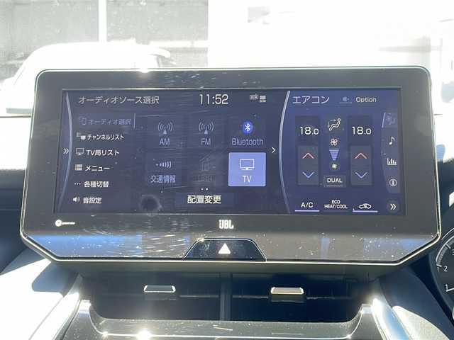 トヨタ ハリアー Z 福岡県 2021(令3)年 3.8万km ホワイトパールクリスタルシャイン ワンオーナー　/サンルーフ　/クルーズコントロール（追従走行あり）　/ビルトインＥＴＣ　/純正メーカーナビ（Ｂｌｕｅｔｏｏｔｈ・フルセグＴＶ・ＡＭ／ＦＭ）　/アラウンドビューモニター　/MTモード付AT車/運転席パワーシート/USBポート/電動リアゲート/運転席・助手席エアバック/カーテンエアバック/ハーフレザーシート/純正フロアマット/純正19インチアルミホイール/パワーステアリング/パワーウィンドウ/横滑り防止装置/盗難防止装置/オートマチックハイビーム/LEDライト/スマートキー/スペアキー×１/プッシュスタート/保証書/取扱説明書