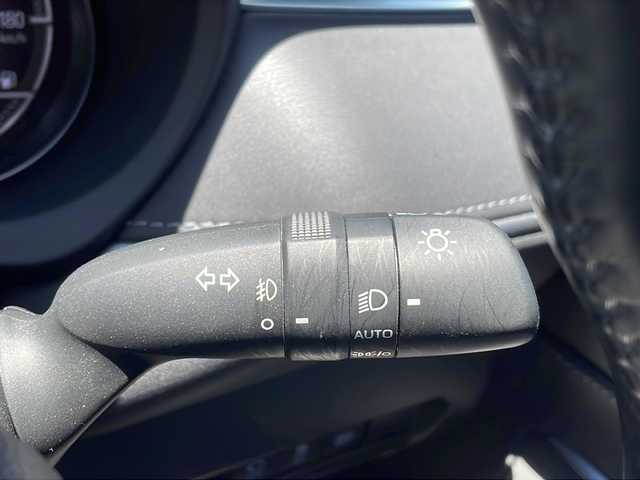 トヨタ ハリアー Z 福岡県 2021(令3)年 3.8万km ホワイトパールクリスタルシャイン ワンオーナー　/サンルーフ　/クルーズコントロール（追従走行あり）　/ビルトインＥＴＣ　/純正メーカーナビ（Ｂｌｕｅｔｏｏｔｈ・フルセグＴＶ・ＡＭ／ＦＭ）　/アラウンドビューモニター　/MTモード付AT車/運転席パワーシート/USBポート/電動リアゲート/運転席・助手席エアバック/カーテンエアバック/ハーフレザーシート/純正フロアマット/純正19インチアルミホイール/パワーステアリング/パワーウィンドウ/横滑り防止装置/盗難防止装置/オートマチックハイビーム/LEDライト/スマートキー/スペアキー×１/プッシュスタート/保証書/取扱説明書