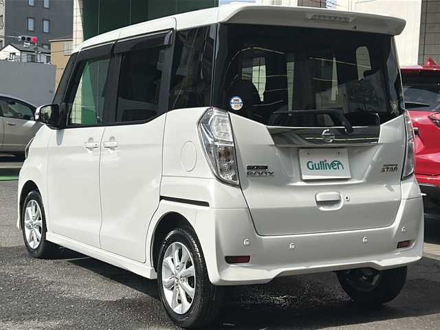日産 デイズ ルークス ハイウェイスター Xターボ 埼玉県 2020(令2)年 1.5万km ホワイトパール 登録時１４９８４ｋｍ/純正7インチSDナビ（MM319D-W）/FM/AM/BT/CD/DVD/フルセグTV/AUX/ミュージックサーバー（SD）/衝突軽減装置/横滑り防止機能/レーンキープアシスト/全周囲カメラ/片側パワースライドドア/オートハイビーム/アイドリングストップ/ETC2.0/ナビ連動型純正前方ドライブレコーダー/ステアリングリモコン/純正１４インチアルミホイール/LEDヘッドライト/フォグランプ/オートライト/ハイビームアシスト/ドアバイザー/左右ロールサンシェード/純正フロアマット/電動格納ミラー/ウィンカーミラー/スマートキー×２/保証書/取扱説明書