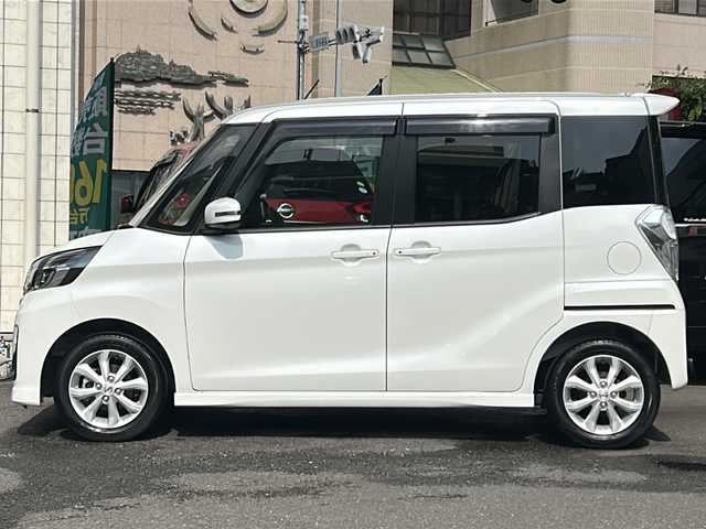 日産 デイズ ルークス ハイウェイスター Xターボ 埼玉県 2020(令2)年 1.5万km ホワイトパール 登録時１４９８４ｋｍ/純正7インチSDナビ（MM319D-W）/FM/AM/BT/CD/DVD/フルセグTV/AUX/ミュージックサーバー（SD）/衝突軽減装置/横滑り防止機能/レーンキープアシスト/全周囲カメラ/片側パワースライドドア/オートハイビーム/アイドリングストップ/ETC2.0/ナビ連動型純正前方ドライブレコーダー/ステアリングリモコン/純正１４インチアルミホイール/LEDヘッドライト/フォグランプ/オートライト/ハイビームアシスト/ドアバイザー/左右ロールサンシェード/純正フロアマット/電動格納ミラー/ウィンカーミラー/スマートキー×２/保証書/取扱説明書