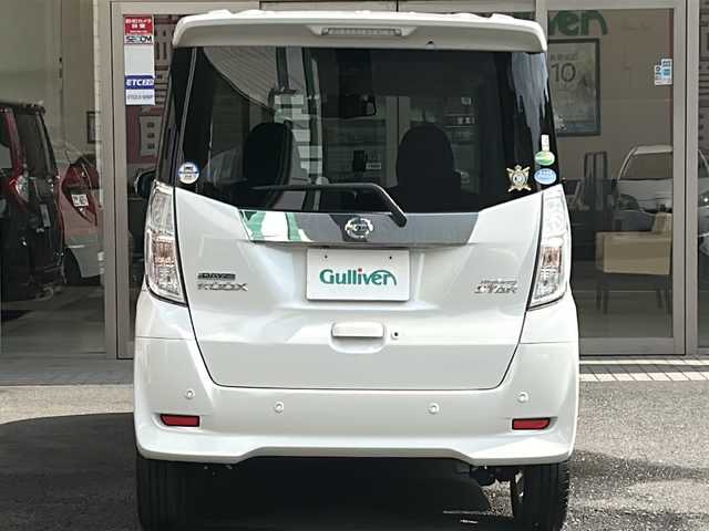 日産 デイズ ルークス ハイウェイスター Xターボ 埼玉県 2020(令2)年 1.5万km ホワイトパール 登録時１４９８４ｋｍ/純正7インチSDナビ（MM319D-W）/FM/AM/BT/CD/DVD/フルセグTV/AUX/ミュージックサーバー（SD）/衝突軽減装置/横滑り防止機能/レーンキープアシスト/全周囲カメラ/片側パワースライドドア/オートハイビーム/アイドリングストップ/ETC2.0/ナビ連動型純正前方ドライブレコーダー/ステアリングリモコン/純正１４インチアルミホイール/LEDヘッドライト/フォグランプ/オートライト/ハイビームアシスト/ドアバイザー/左右ロールサンシェード/純正フロアマット/電動格納ミラー/ウィンカーミラー/スマートキー×２/保証書/取扱説明書