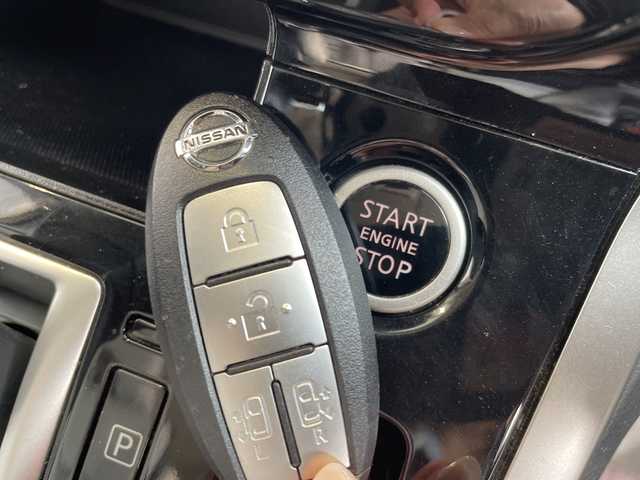 日産 セレナ ハイウェイスター 愛知県 2016(平28)年 6.6万km カシミヤグレージュ 2トーン プロパイロット/純正9インチSDナビ（地図SDカード無し）/フリップダウンモニター/全方位カメラ/両側パワースライドドア/クルーズコントロール/イージーオープン機能/コーナーセンサー/純正アルミホイール/LEDヘッドライト/インテリジェントミラー/リアオートエアコン/ETC/衝突被害軽減ブレーキ/フルセグTV/CD DVD/Bluetooth/ステアリングスイッチ/スマートキー/プッシュスタート